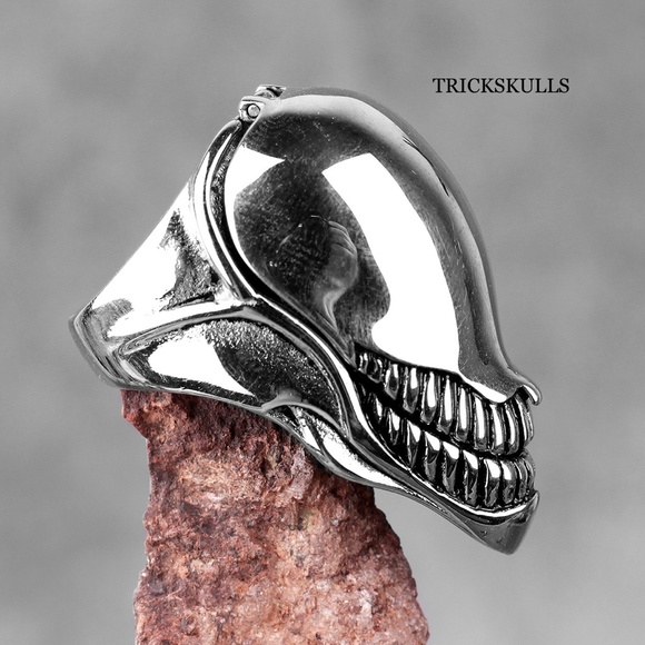 Silver Stainless Venom Alien Poison Pill Secret Compartment Ring Size 8 and 10 - Picture 4 of 11